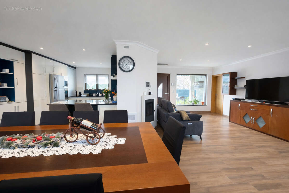 Maison à SAINT-LAURENT-DE-LA-SALANQUE