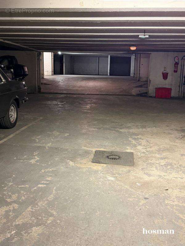 Parking à PARIS-10E