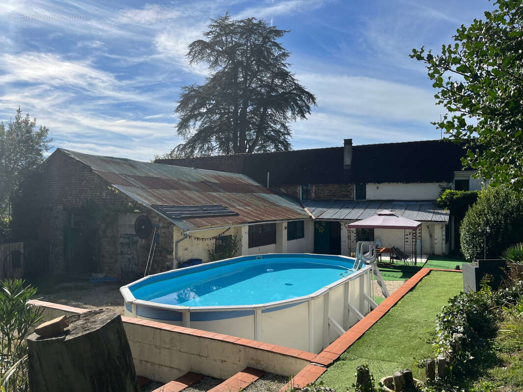 La Coquille maison avec une chambre d’hôte, gite, plusieurs dépendances et jardin - photo 3