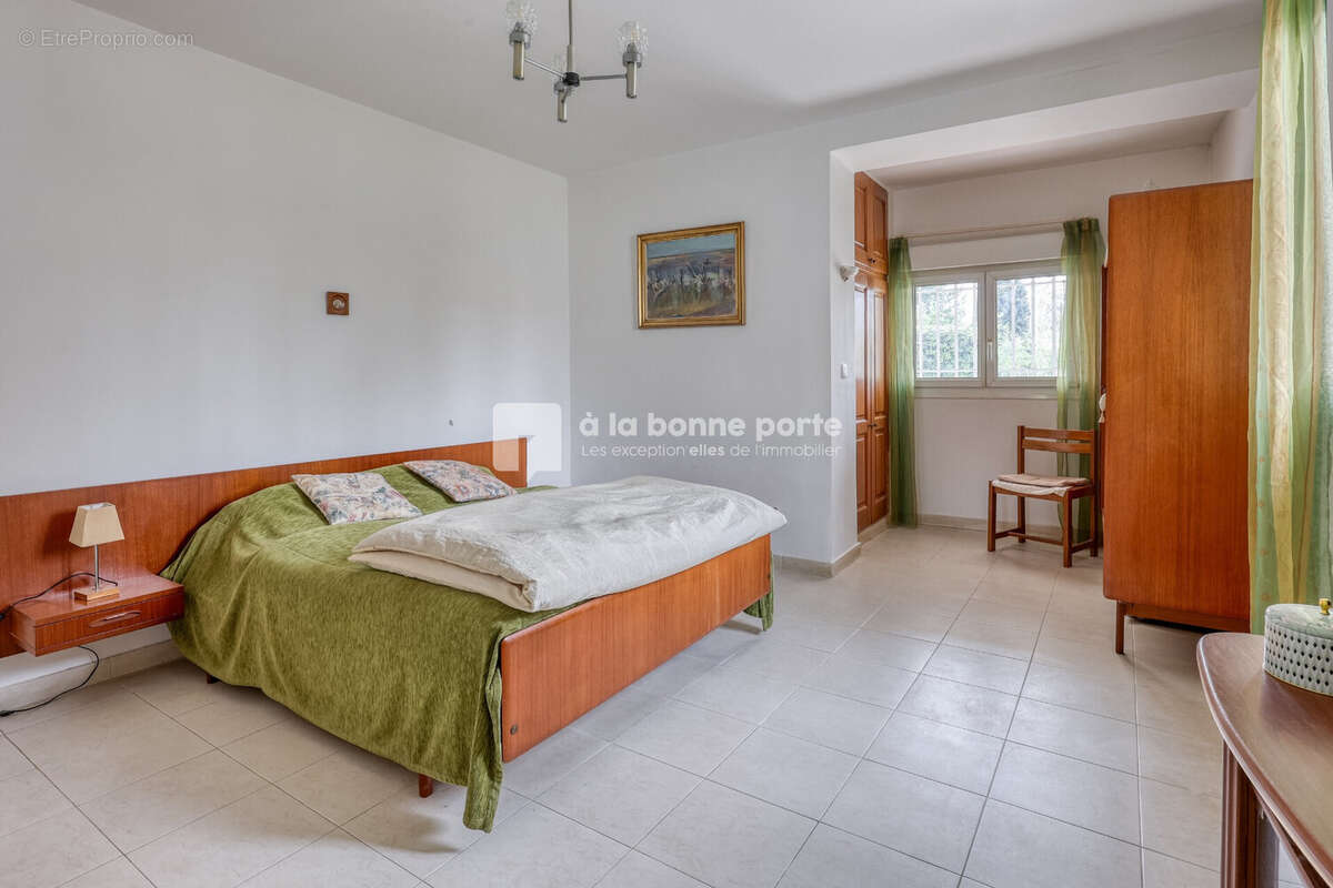 Maison à SAINT-CYR-SUR-MER