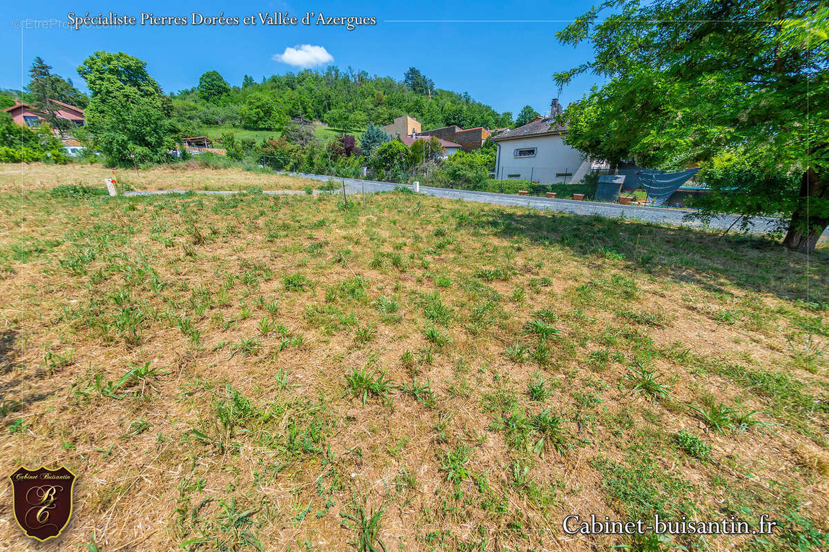 Terrain constructible de 440 m2 - photo 3