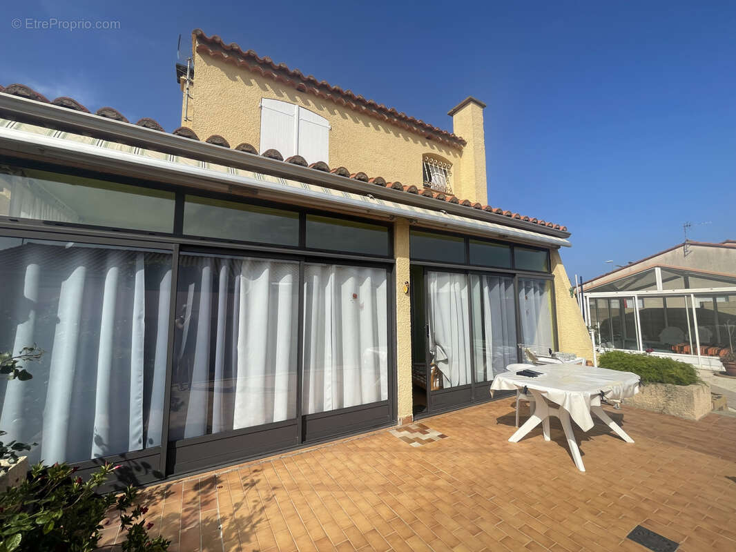 Maison à SAINT-LAURENT-DE-LA-SALANQUE