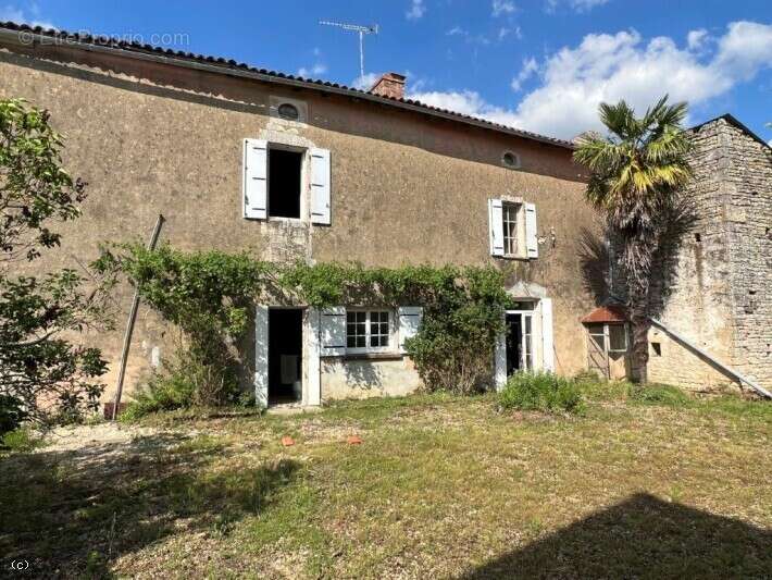 Maison à RUFFEC