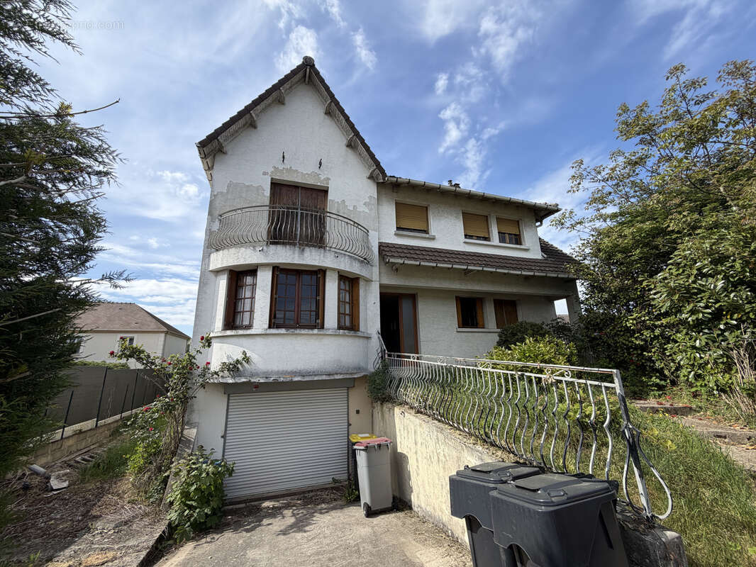 Maison à LE PLESSIS-BELLEVILLE