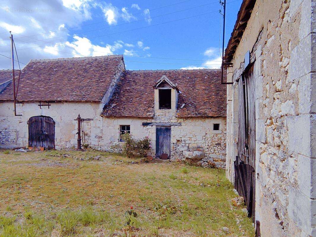 Maison à YZEURES-SUR-CREUSE