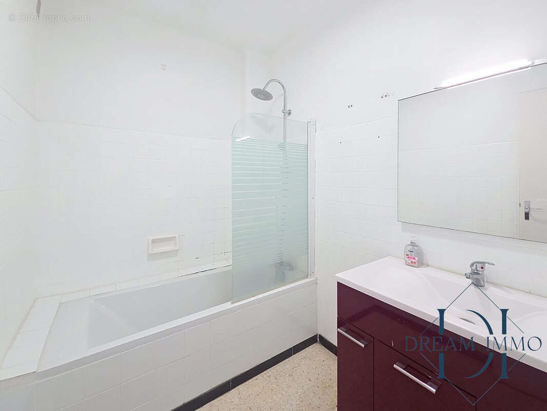 Salle de Bain - Appartement à PERPIGNAN