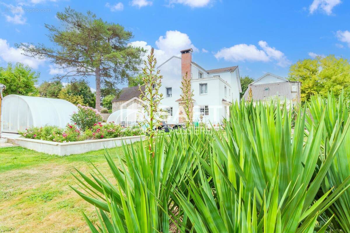 Photo 1 - Maison à BAILLY-ROMAINVILLIERS