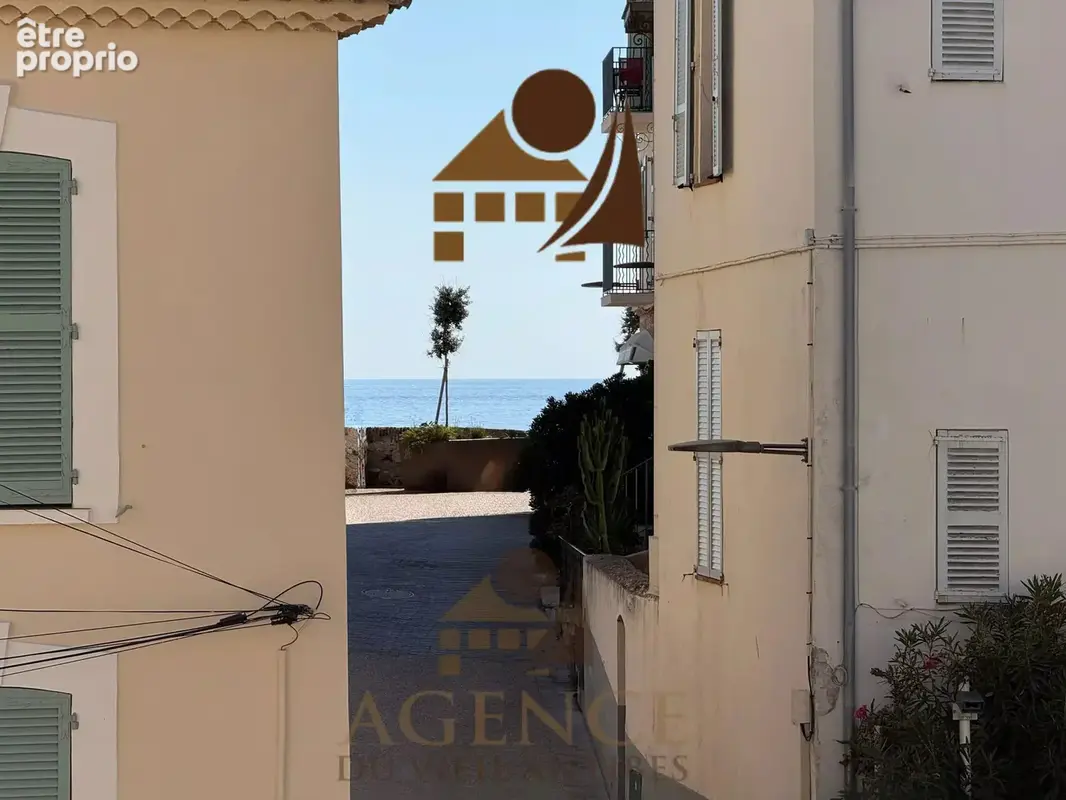 VIEIL ANTIBES – 3 PIÈCES et 63m² – vue dégagée et proche des remparts - photo 2