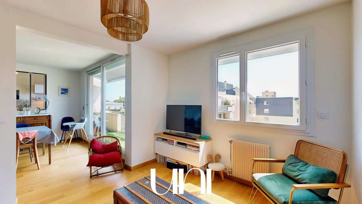Appartement 5 pièces de 98 m2 avec caves, balcon, ascenseur et parkings - CAEN Saint-Gilles - photo 6