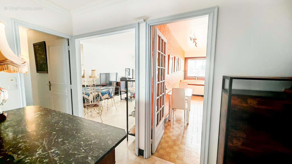Appartement à COURBEVOIE