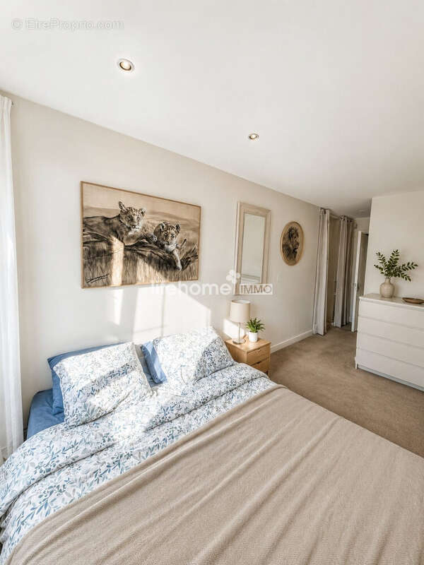 Chambre avec dressing - Appartement à SAINT-CLOUD