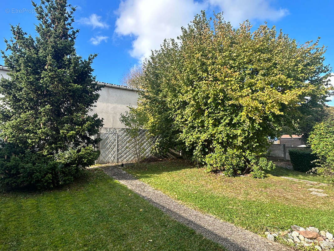 Maison à RACHECOURT-SUR-MARNE