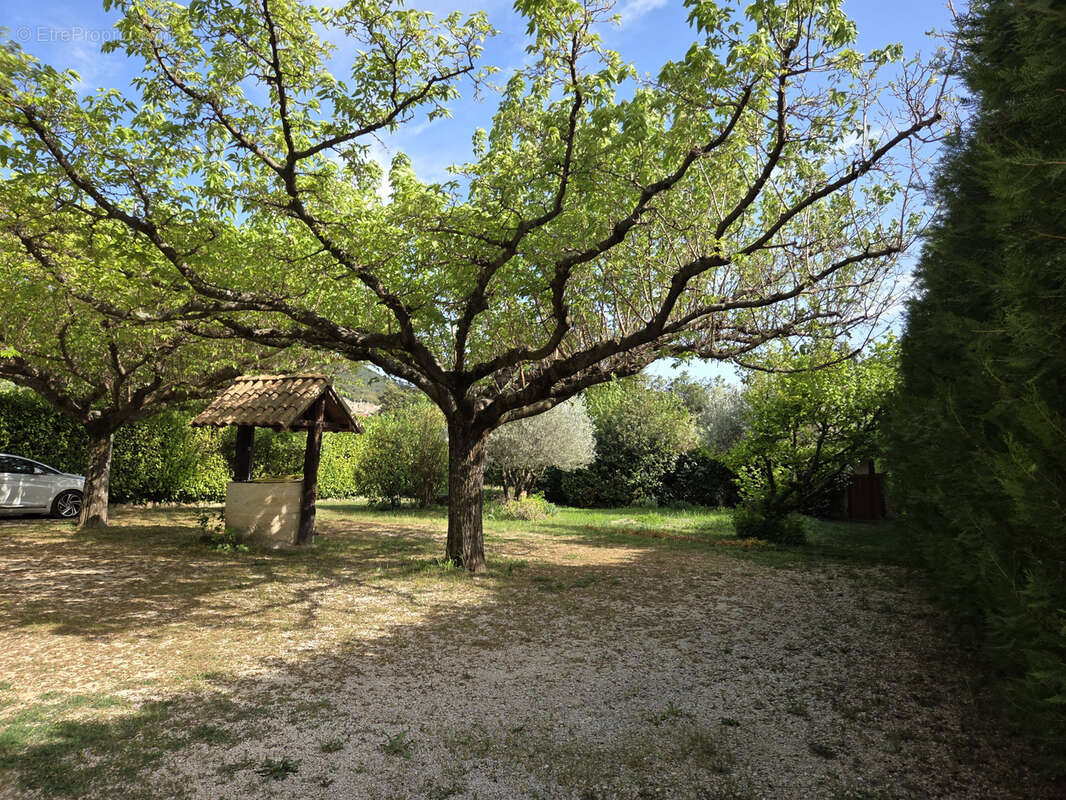 Maison à SAINT-PANTALEON-LES-VIGNES