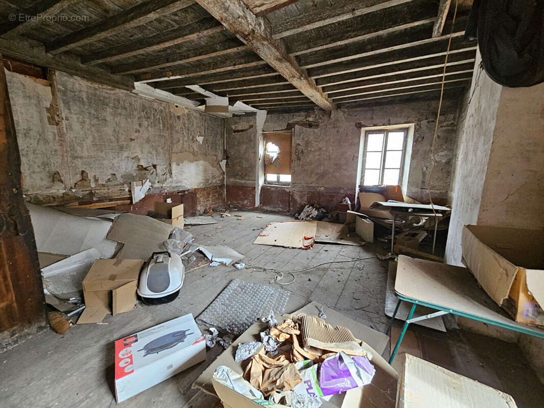 IMMEUBLE  d'environ 220m² en copropriété - photo 9