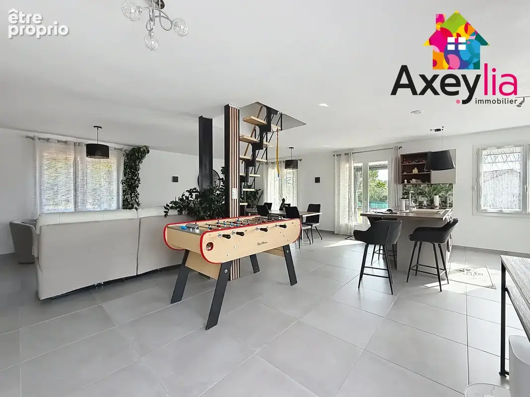 A vendre - commelle-vernay - maison  rénovée avec 5 chambres - photo 8