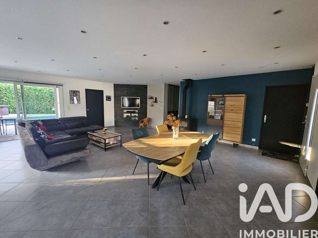 Photo 2 - Maison à MAGNAC-SUR-TOUVRE