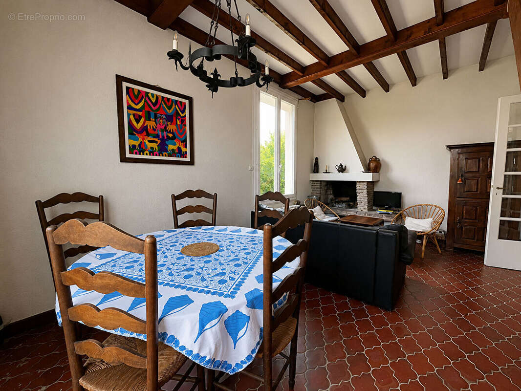 Maison de charme à rénover Royan, à deux pas du marché et de la plage - photo 3