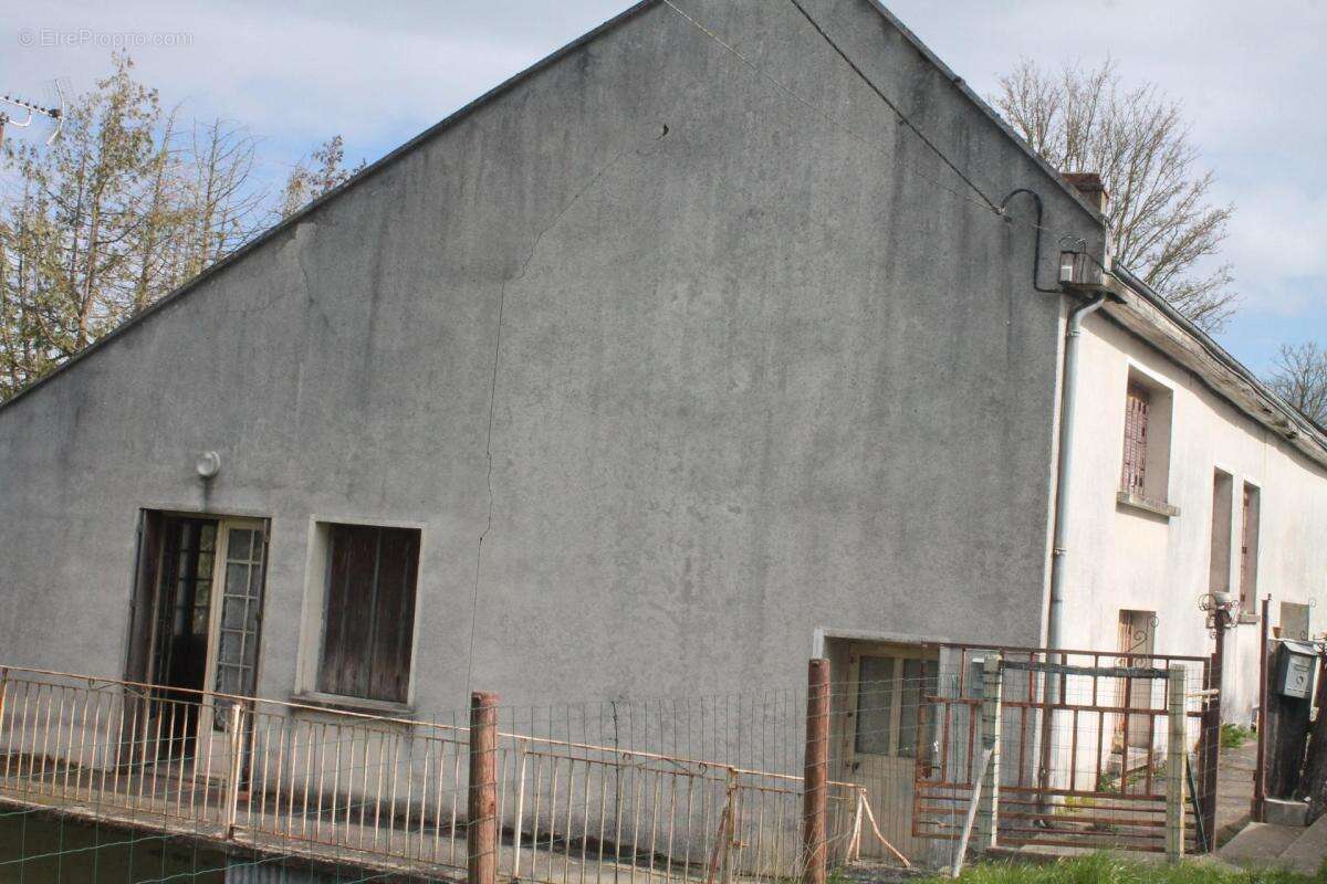 Maison100 M² à rénover+ garage+terrain - photo 2