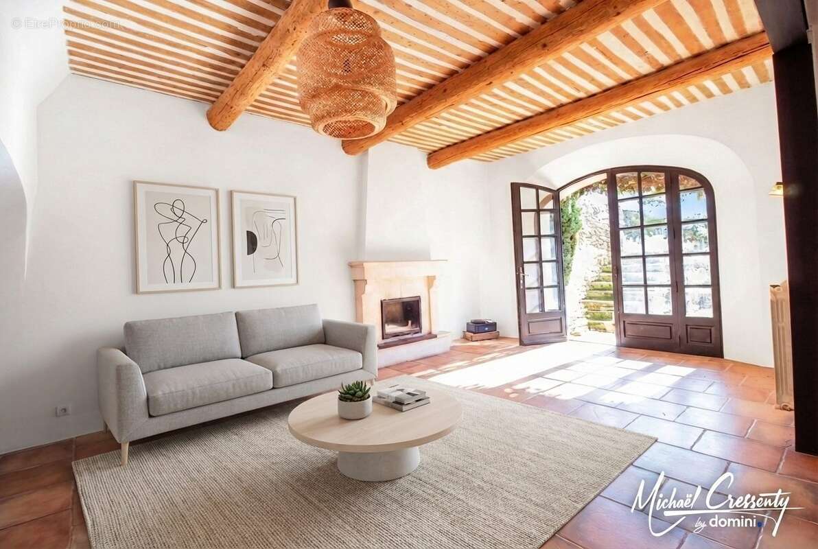 Séjour avec home staging - Maison à ALLEINS