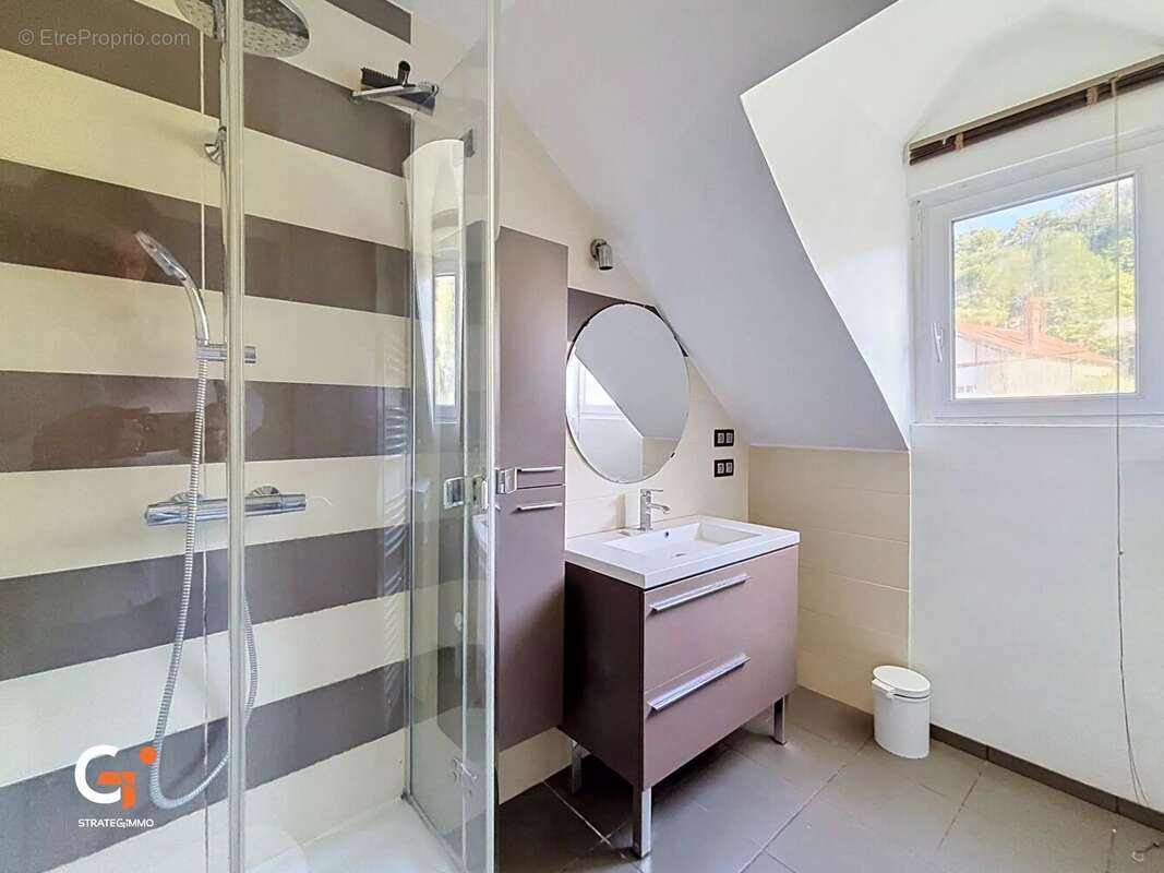 Expo Sud, grand garage + 2 stationnements, 4 chambres - photo 16