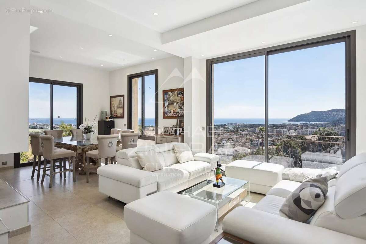 Maison à MANDELIEU-LA-NAPOULE