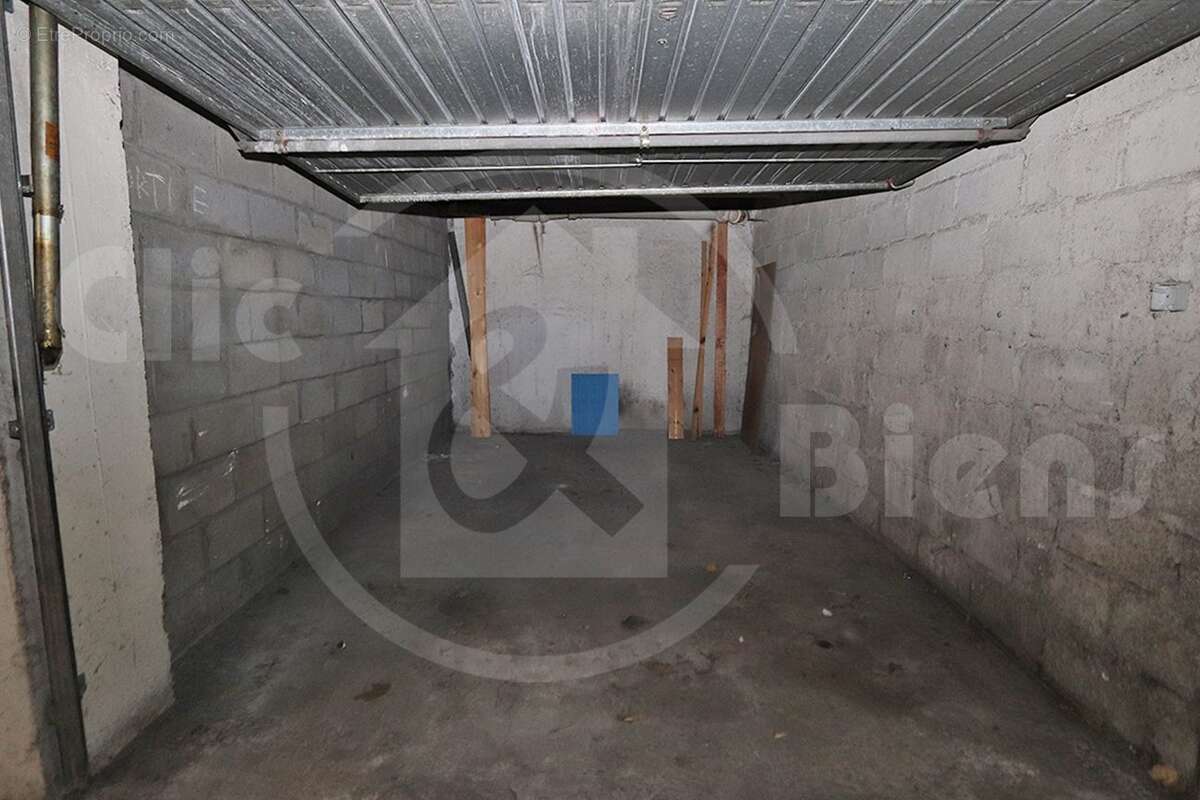 082025 - Parking à BOIS-COLOMBES