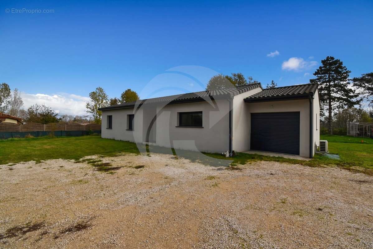 Maison à NEGREPELISSE