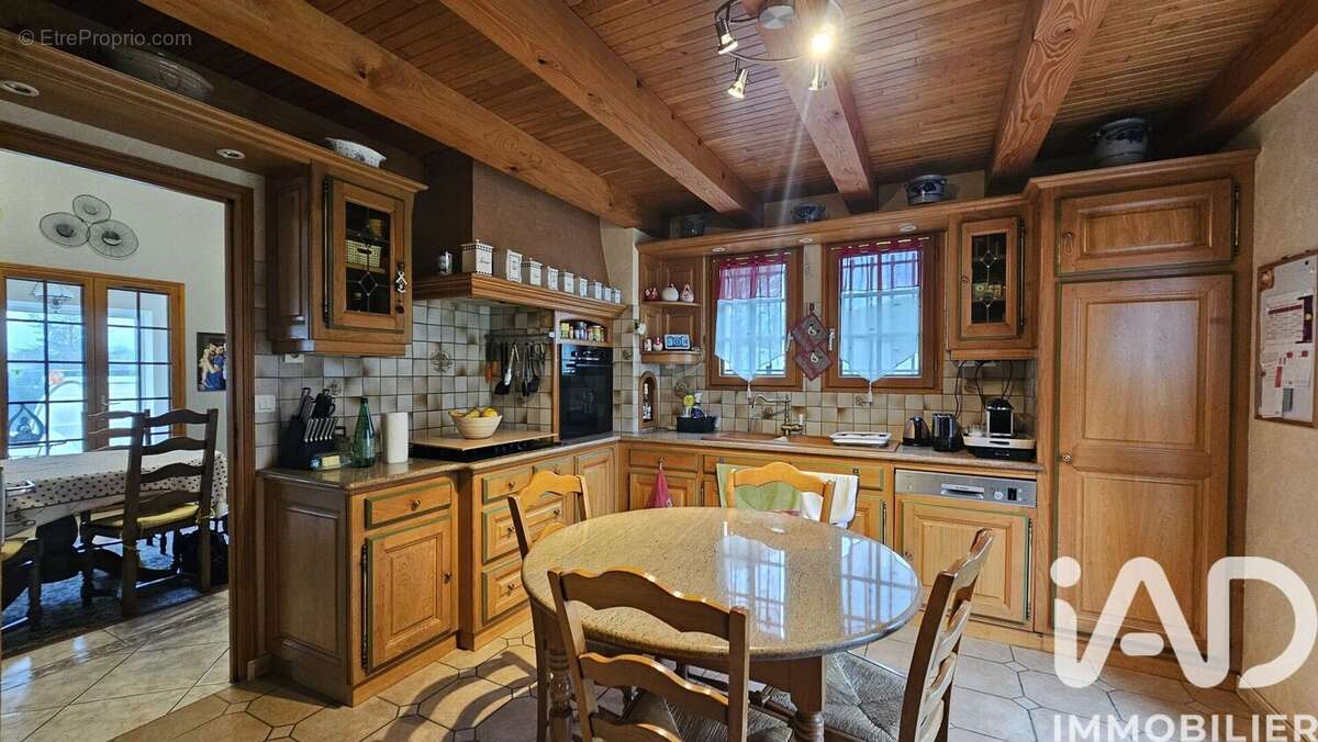 Maison 275 m² à Montignac-Charente  - photo 8