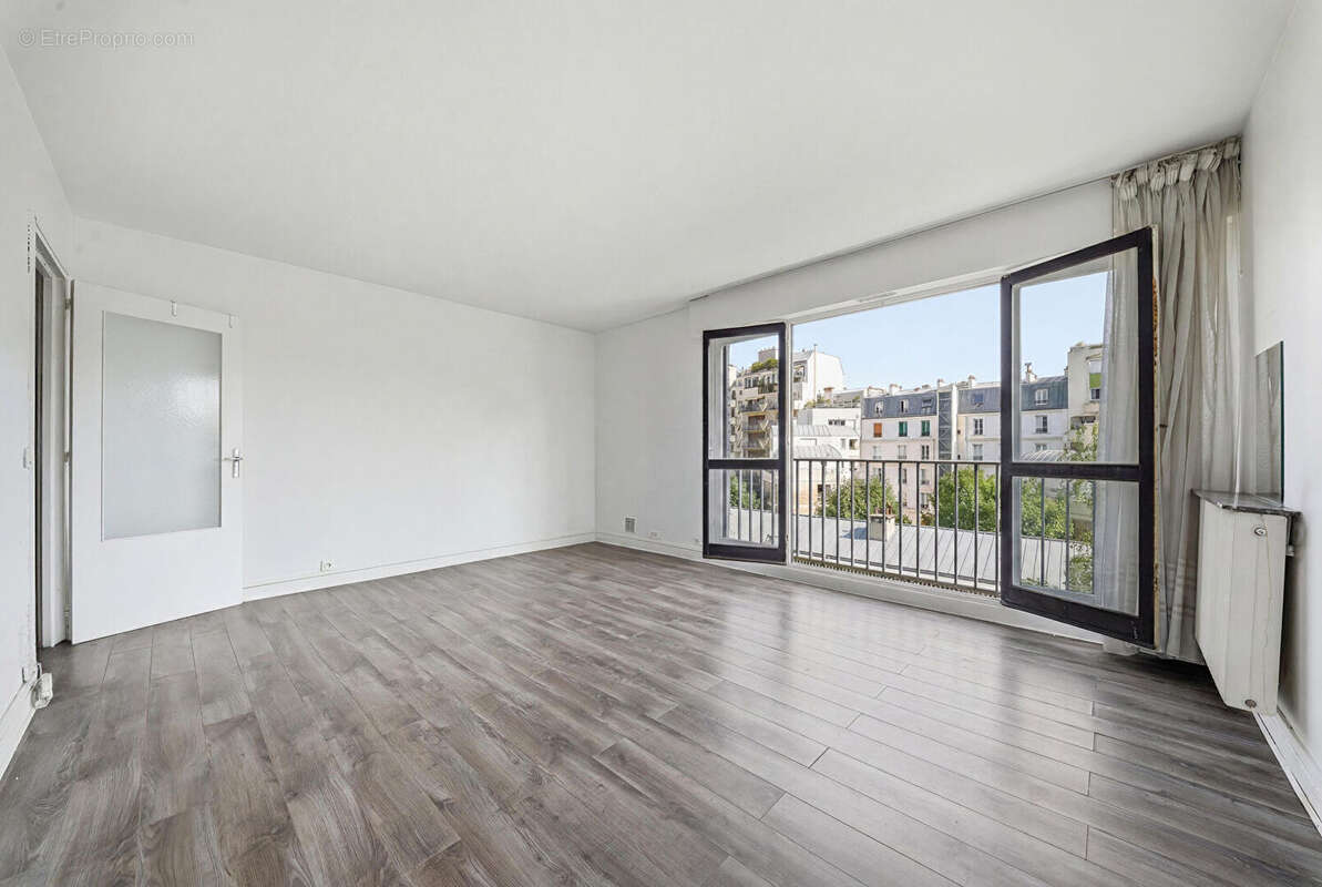 Appartement à PARIS-14E