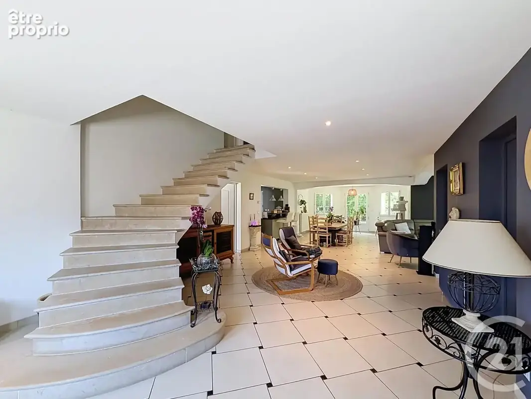 Maison 6 pièces 265 m² à vendre à Chartres (28000) - photo 2