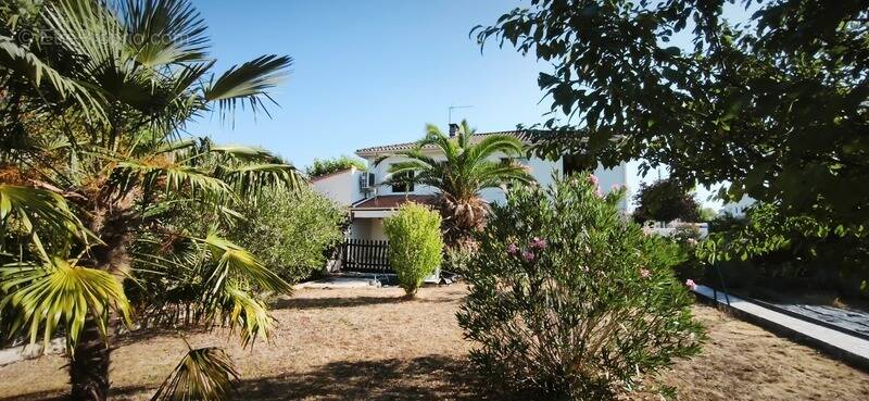 Maison à AIFFRES (79) - photo 1