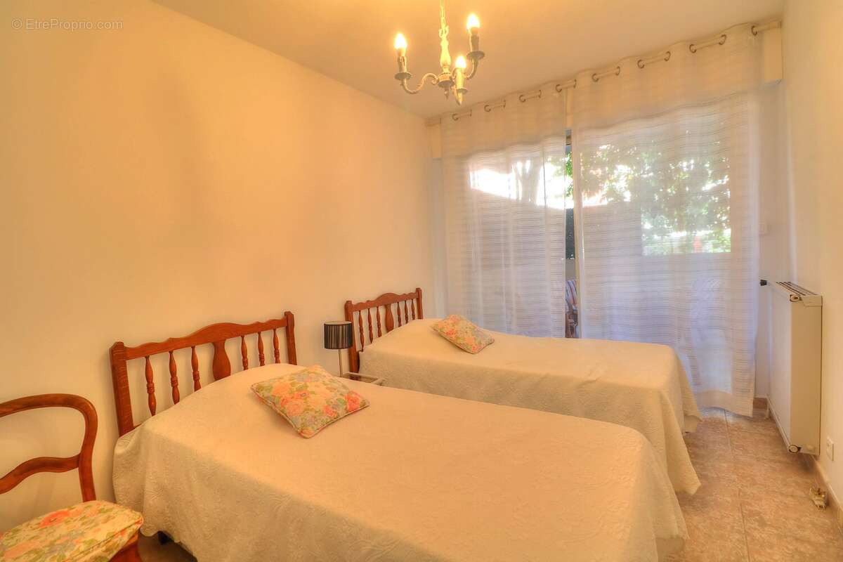 EXCLUSIVITÉ - Golfe-Juan - T3 de 66 m² avec terrasse de 20 m², garage et cave - photo 10