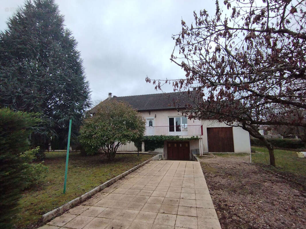 Maison à PEZOU