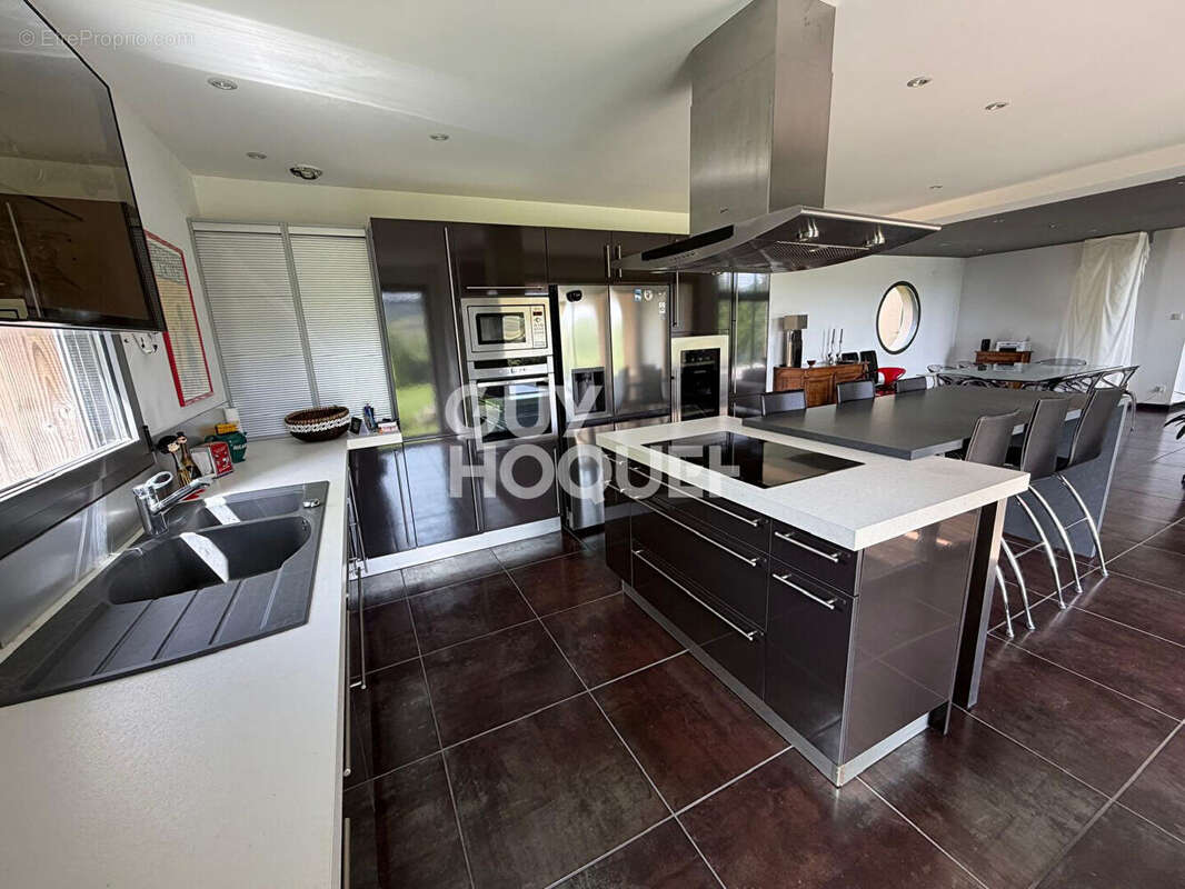 Maison d'Exception à Vendre à Sassangy - (1685) - photo 2