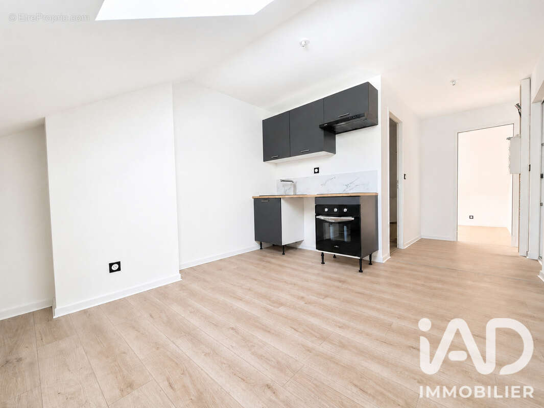 Appartement 290 m² à Charleville-Mezieres  - photo 9