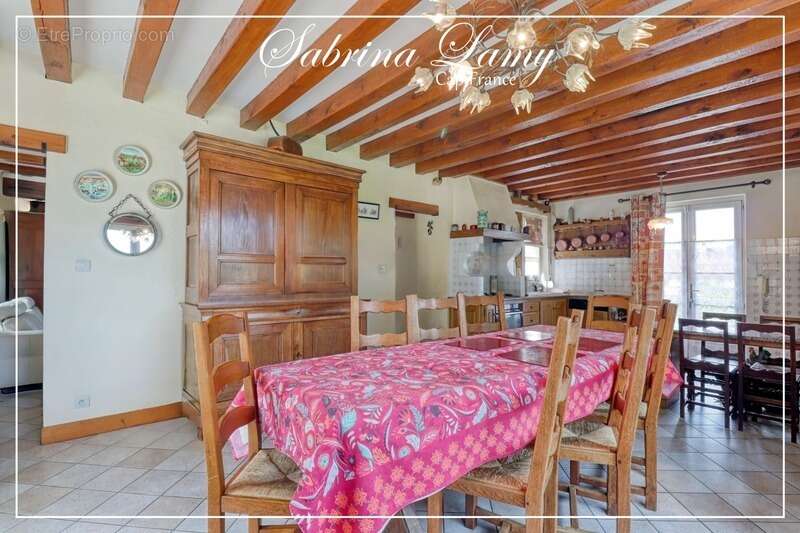  À Vendre : Élégante Propriété de Prestige en Pierre Meulière - 214 m² sur 2508 m² de Terrain - 5 chambres - photo 23
