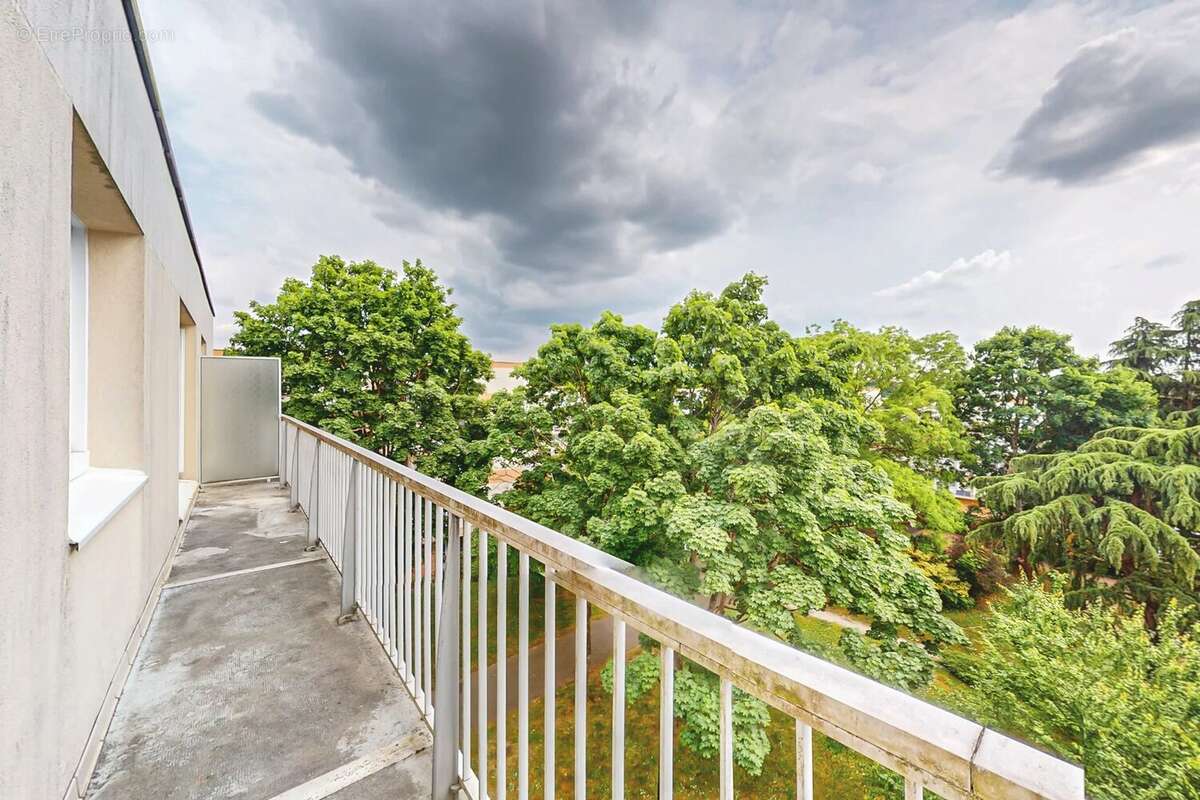 Appartement à MAGNY-LES-HAMEAUX