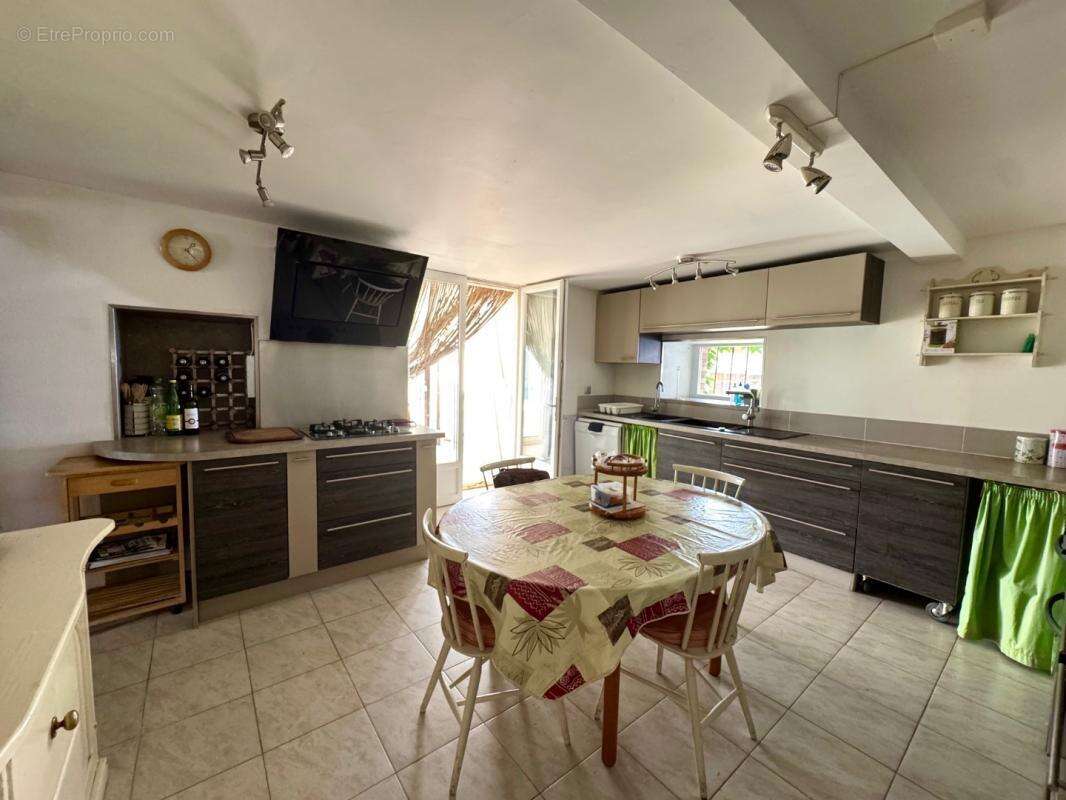 Maison 6 pièces / 159 m² / 315 000 EUR / SAINT-ANTONIN-DE-LACALM - photo 7