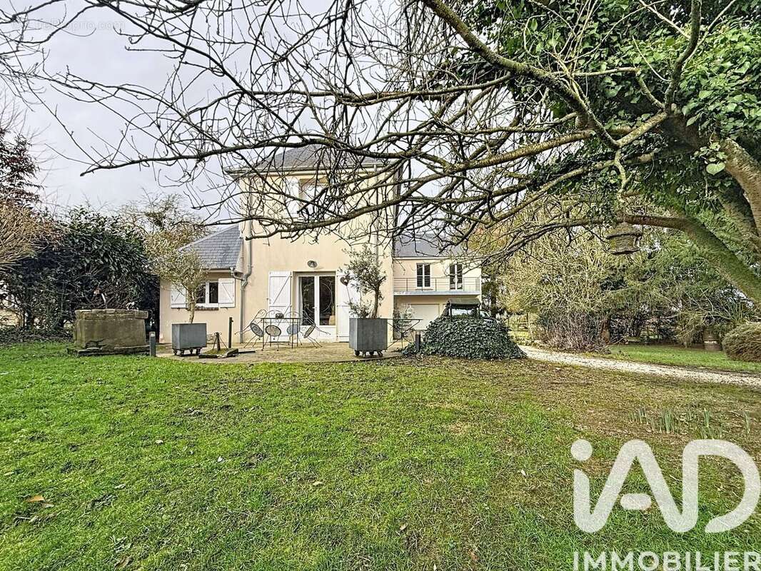 Maison 225 m² à Bourg-Achard  - photo 2