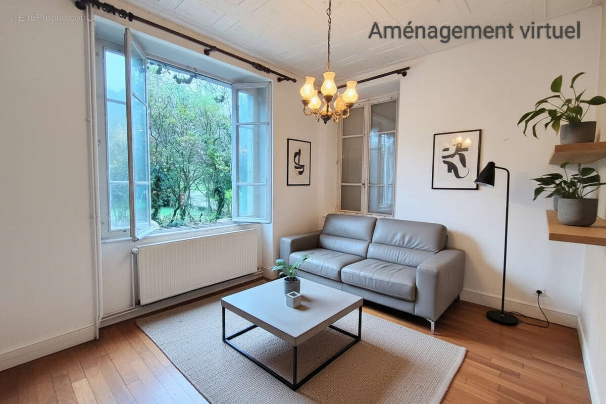 Maison à SAINT-CLAIR-DE-LA-TOUR