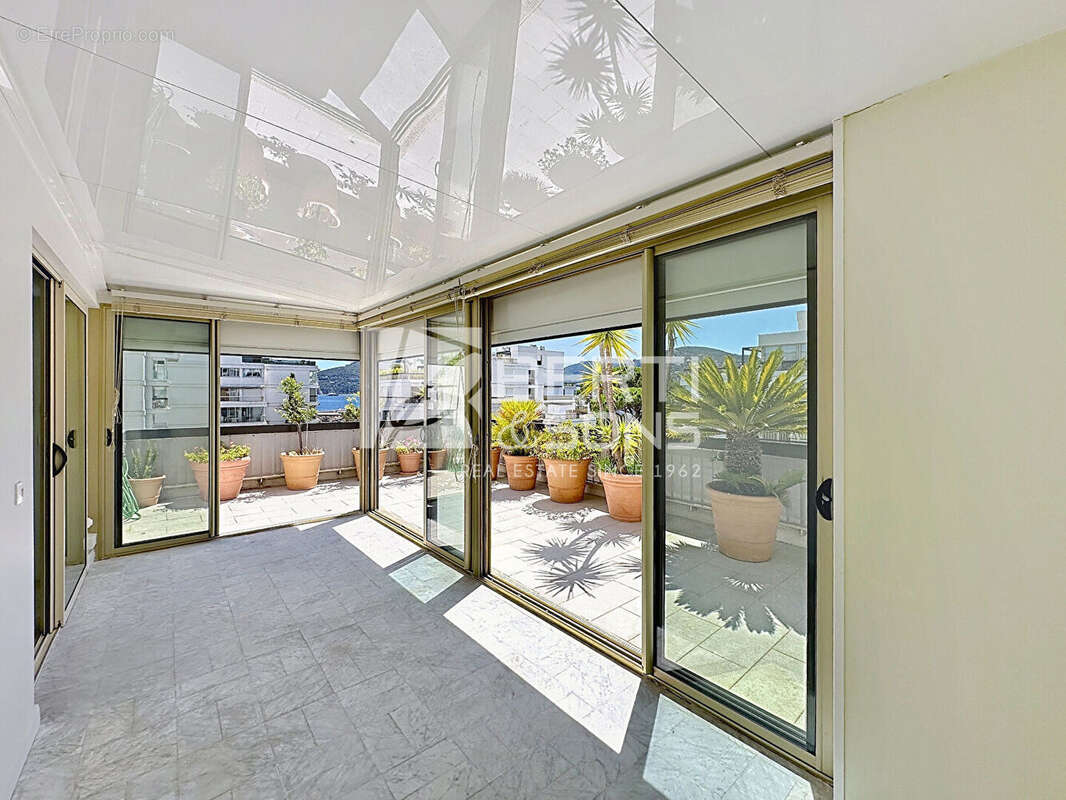 Exclusivité - mandelieu front de mer  - studio alcove transformable en 2 pieces - vue mer - garage et cave ! - photo 11