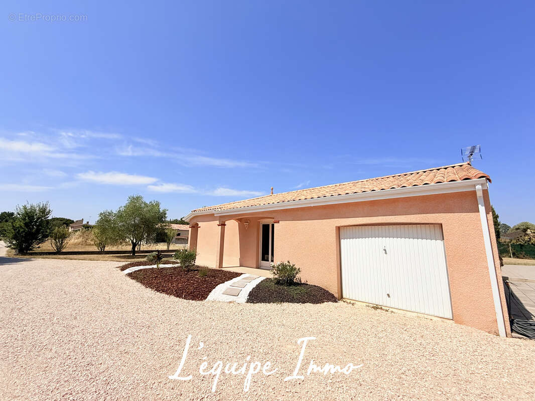Maison T4 de 116 m2- Maison duplex T2- 2 garages- Piscine- Terrain de 1980 m2- - photo 8
