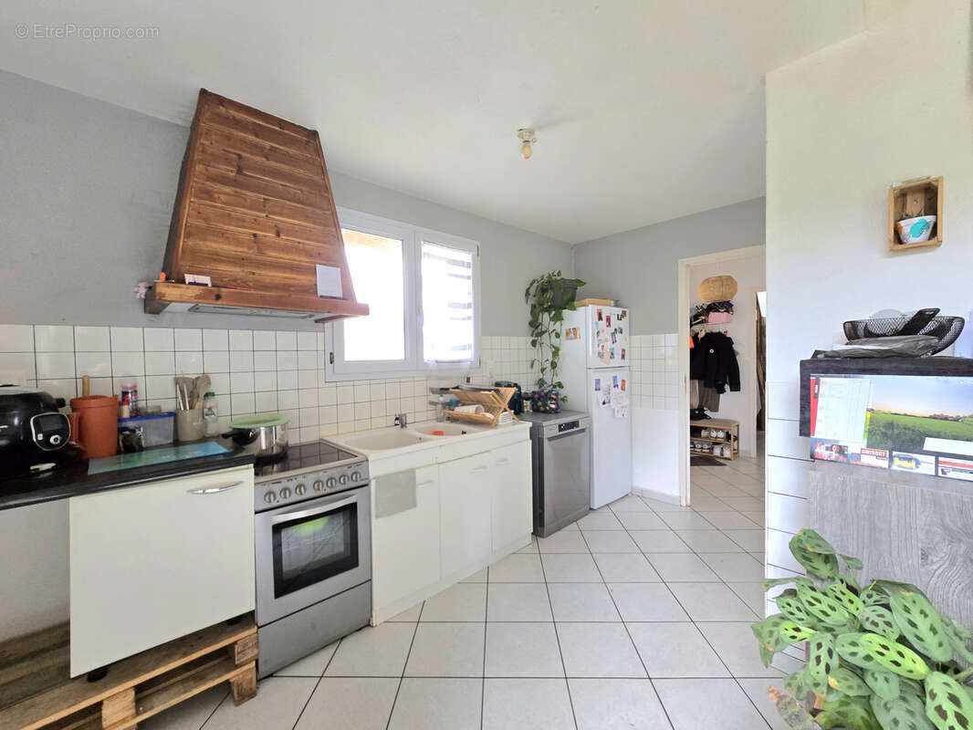 Maison à SAINT-CHRISTOPHE-LA-COUPERIE