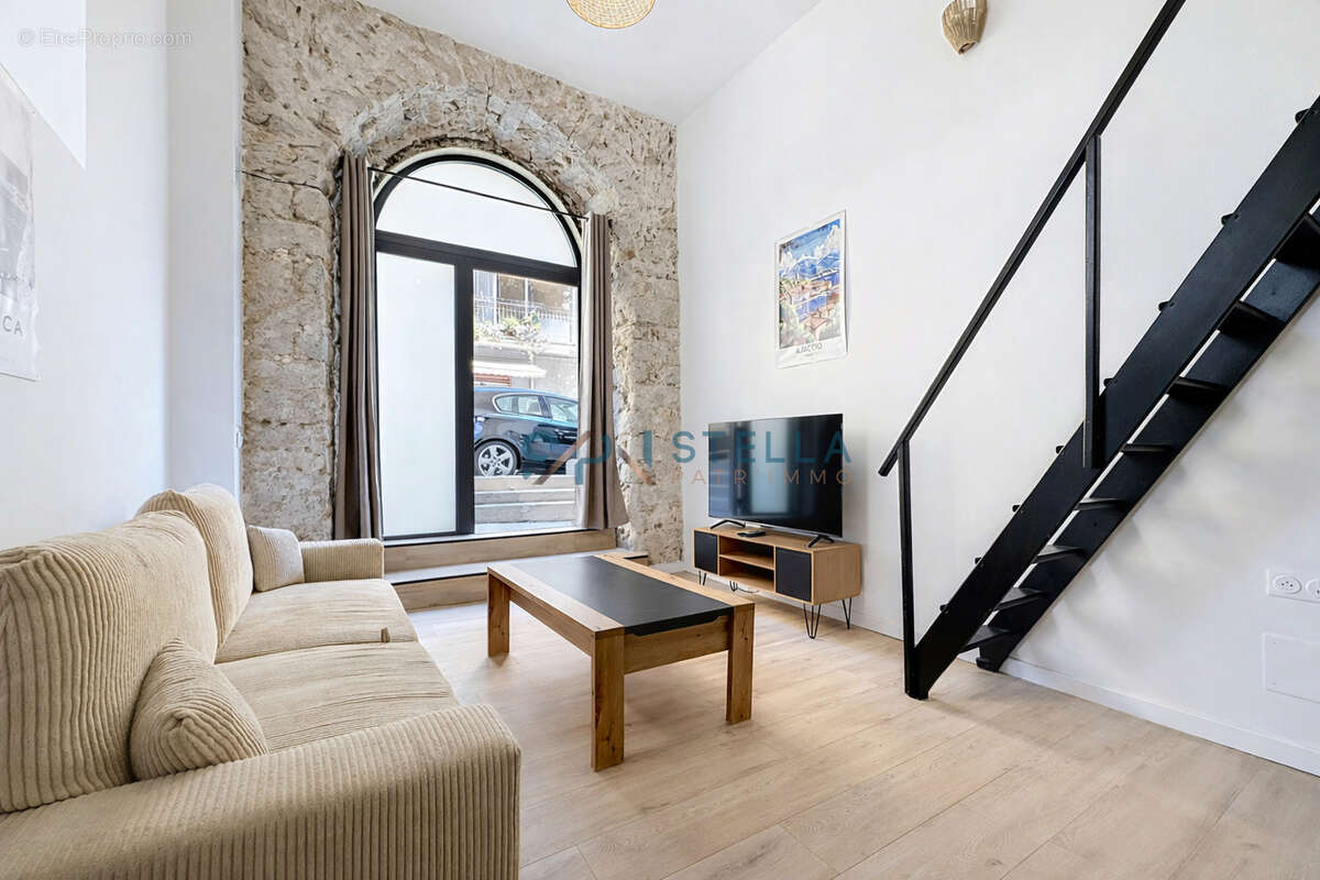 Loft T1 bis en mezzanine À Ajaccio - photo 2