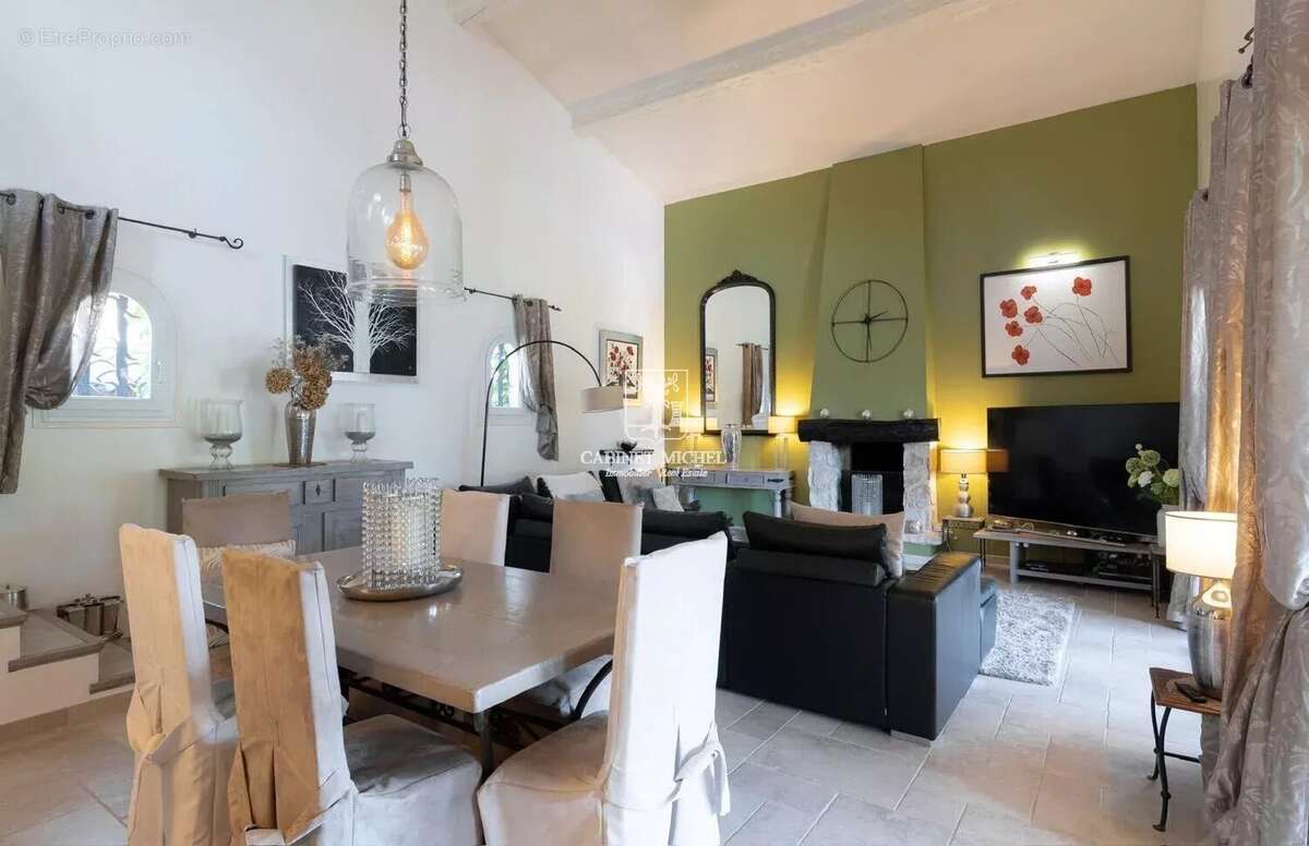 Maison à ROQUEFORT-LES-PINS