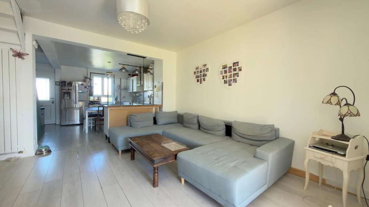 Maison à SAINT-PARRES-AUX-TERTRES