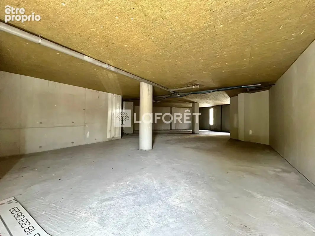 Local commercial Aubagne 185 m2 - photo 2