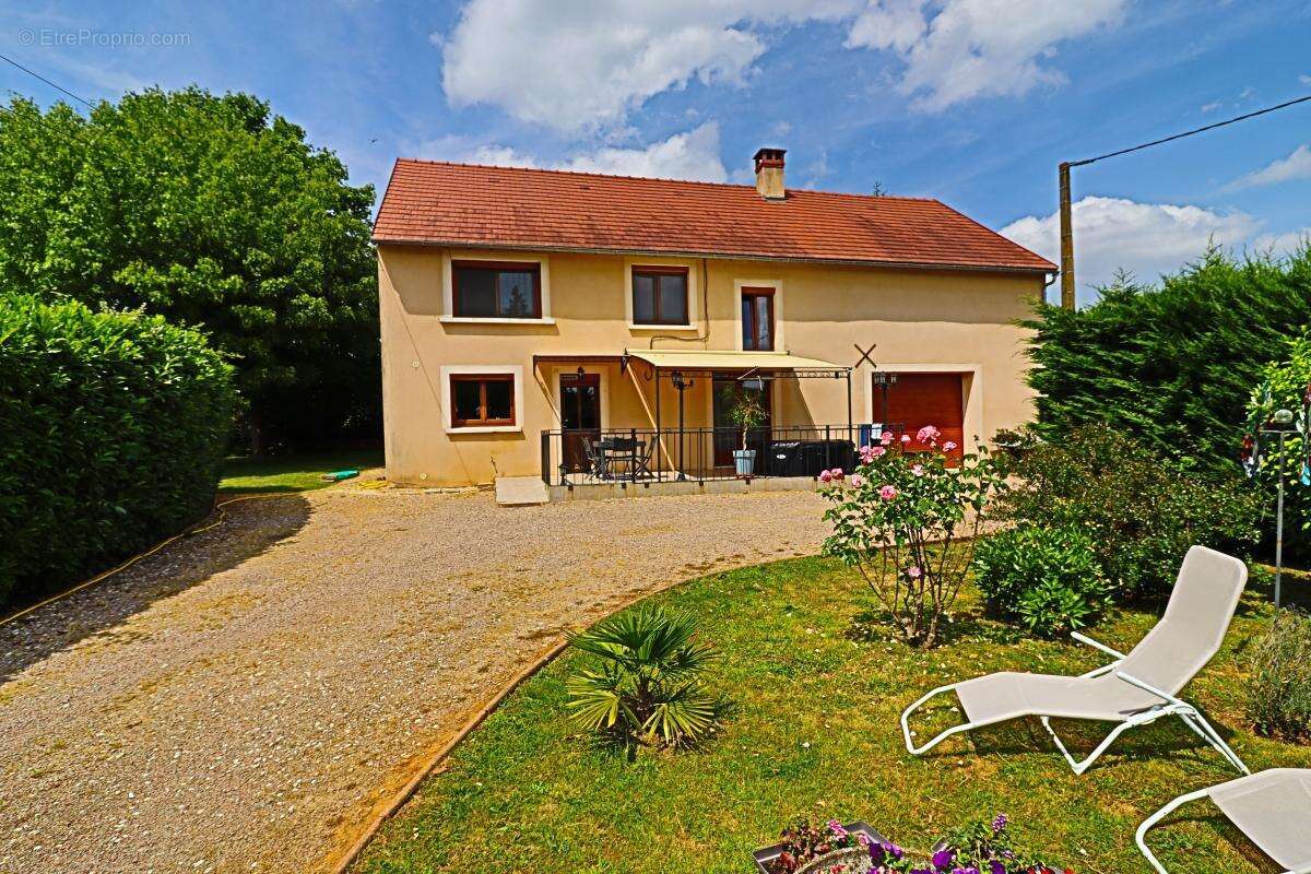 Maison à SENS-BEAUJEU