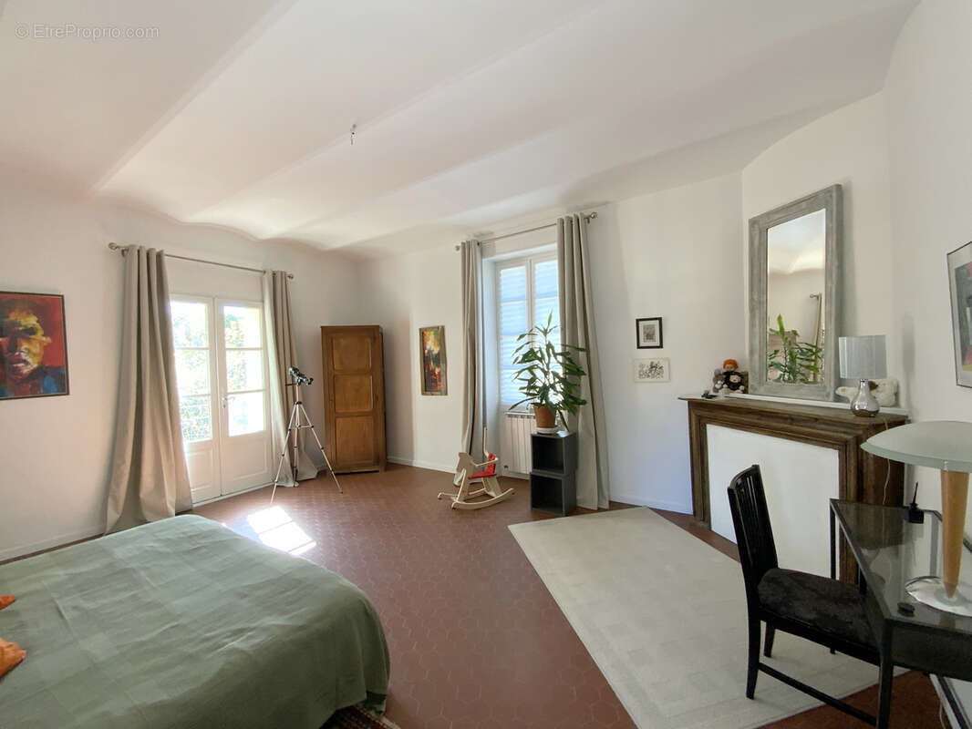 Propriété d'exception à 350 m du centre d' Uzès à pieds. - photo 14
