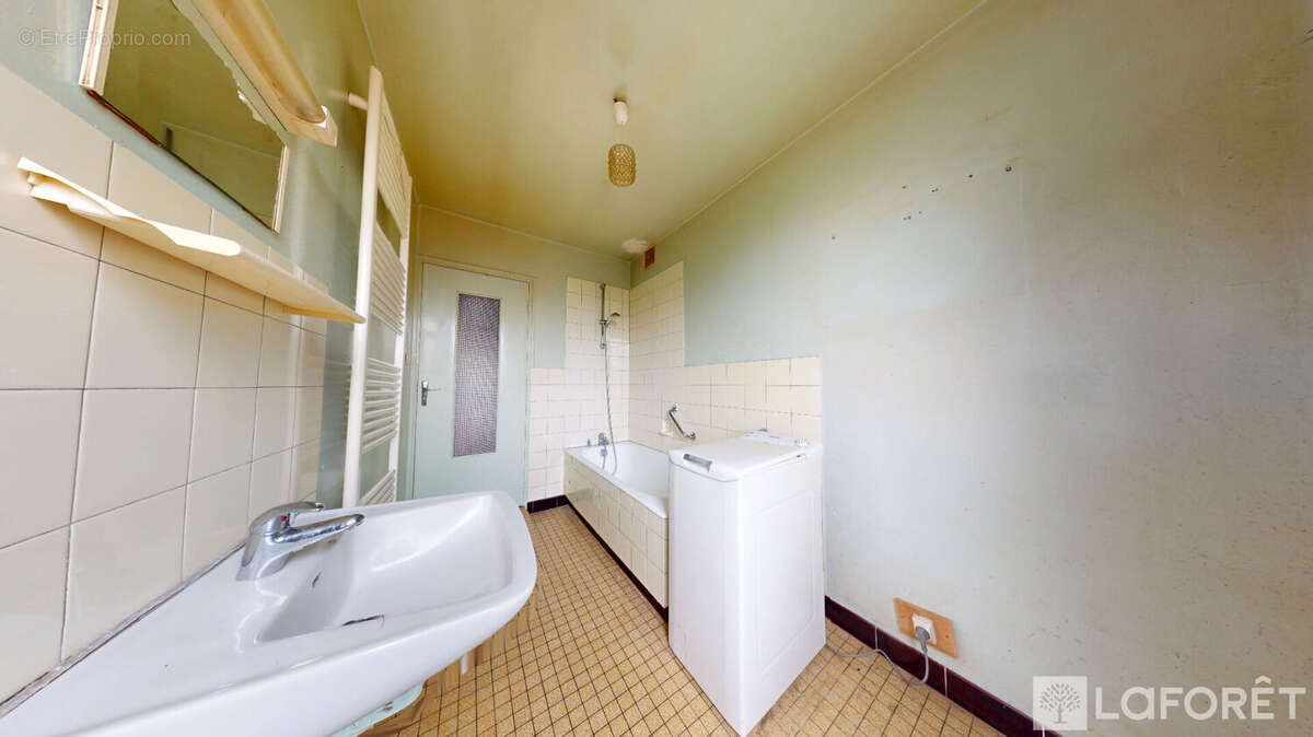 Maison à MONTECHEROUX